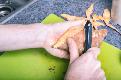 De quelle profondeur dois-je creuser un bac à sable?